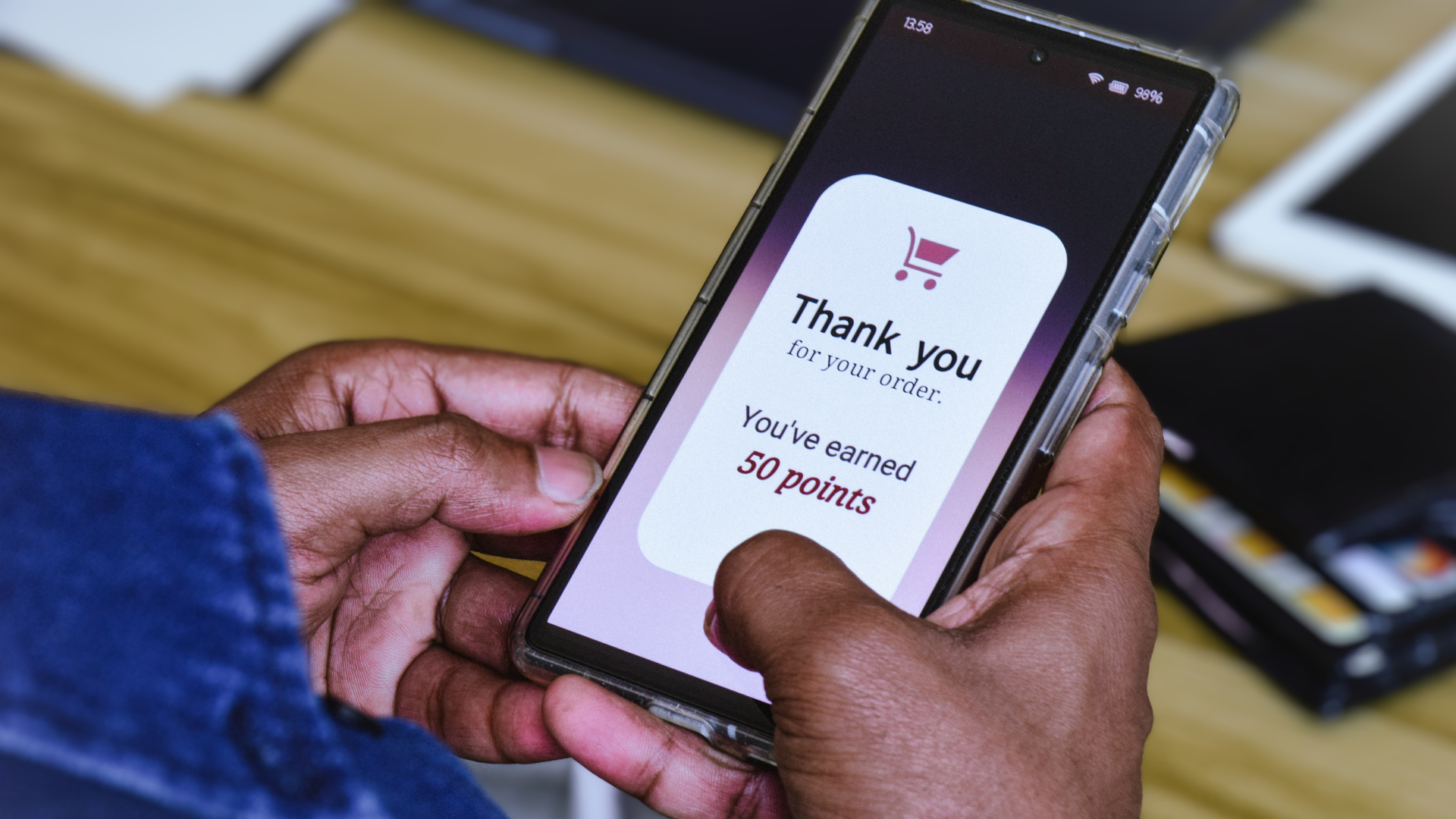 Overview of how restaurant loyalty programs and restaurant loyalty software work across multiple channels.